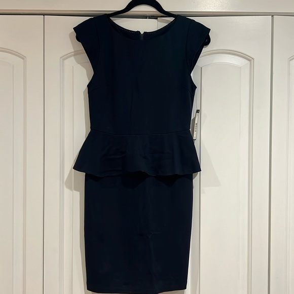 Alice + Olivia Woman's Sz 6 Navy Blue Victoria Cap Sleeve Peplum Dress